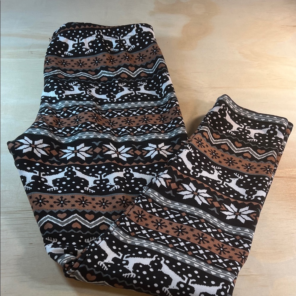 No Boundaries Woman’s Reindeer Pattern Leggings - Black, Brown, White Sz L